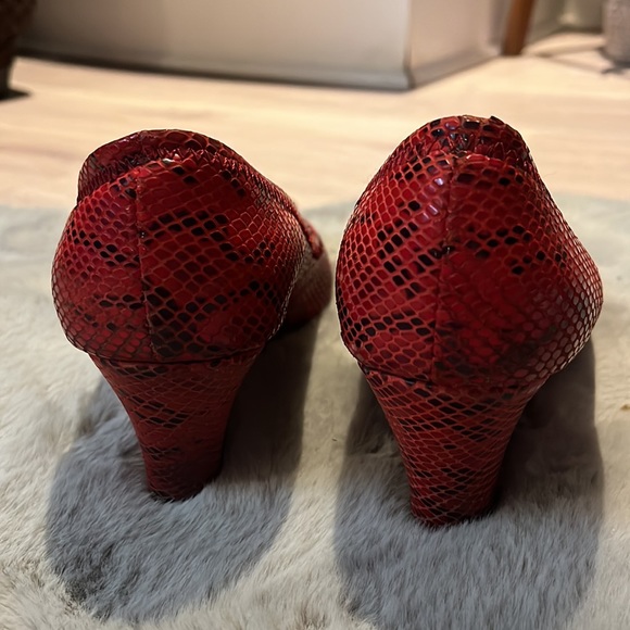 TORY BURCH RED SNAKESKIN WEDGES!! - Picture 2 of 8